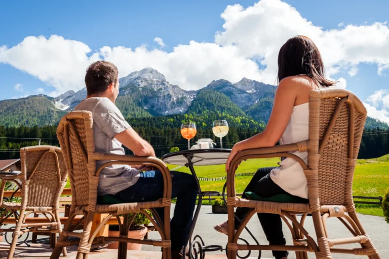 Nach einer ausgedehnten Wanderung können Sie es sich auf unserer Terrasse mit Bergblick bequem machen.