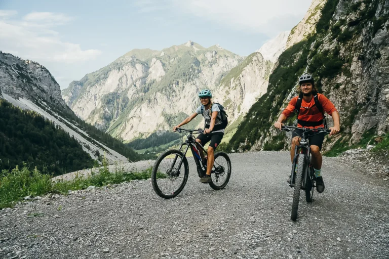 Das Lesachtal rund um den Alpenhof ist der perfekte Ort zum Mountainbiken und E-Bike-Fahren.